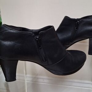 Clarks Black Leather Side-Zip Ankle Boots 8½